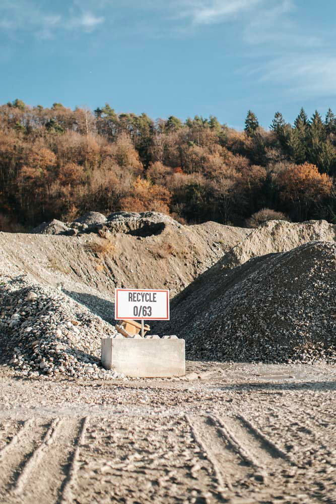 Dépôt d'agrégats à Thonon-les-Bains avec tas de gravier 0/63